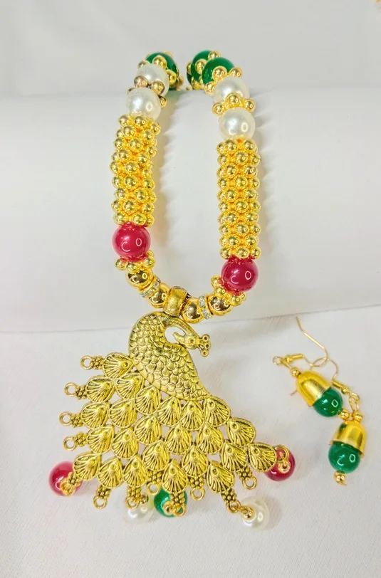 Traditional Green Bead Gold-Plated Necklace with Earrings